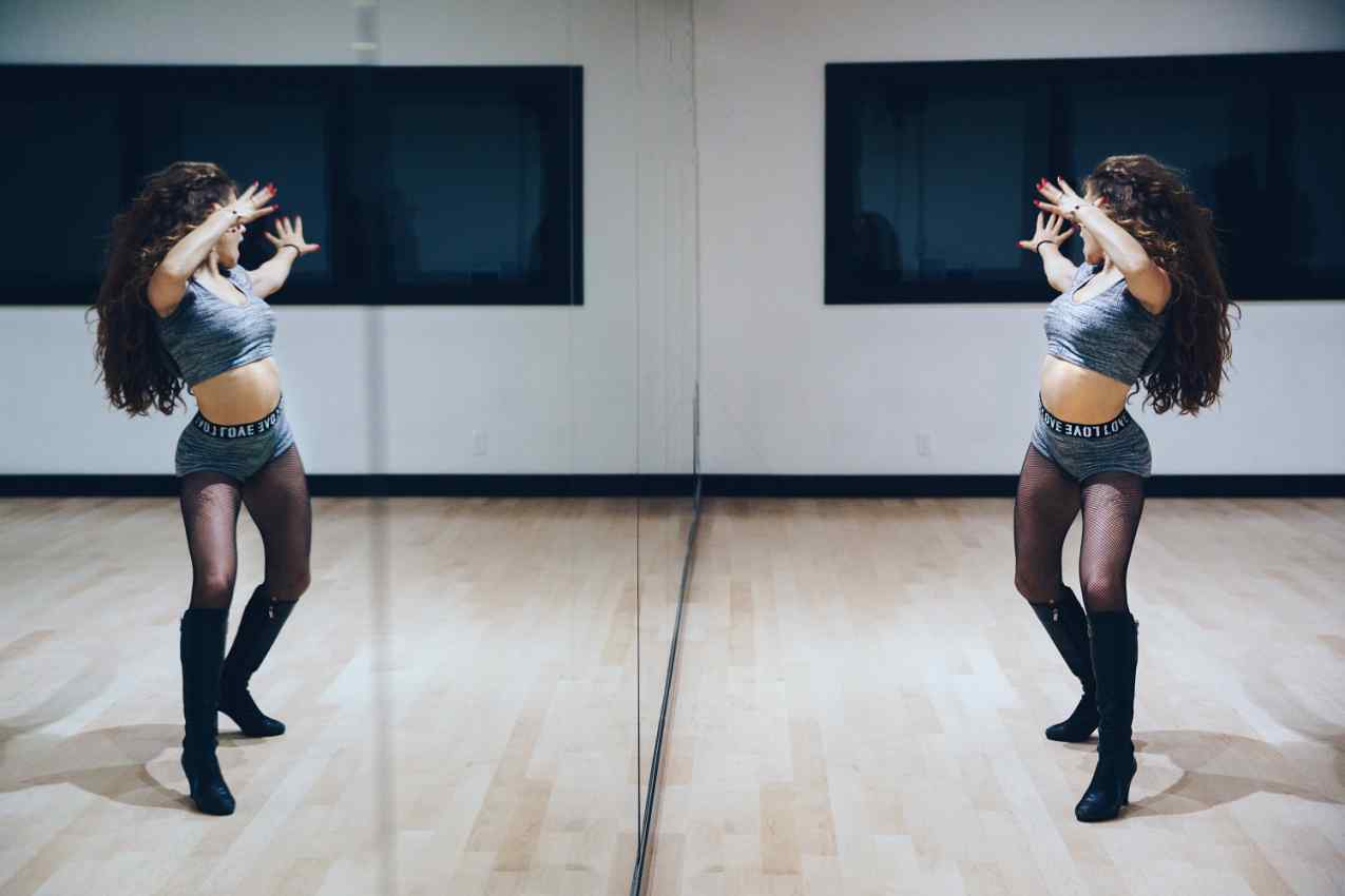 Girl Practice infront of mirror